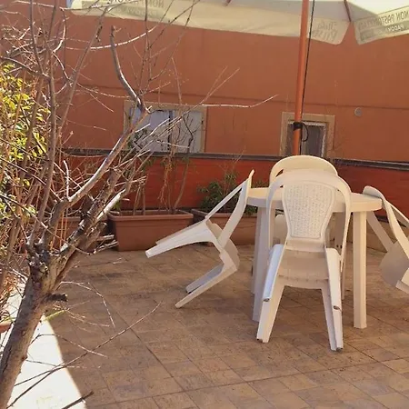 Adeline House Апартаменты